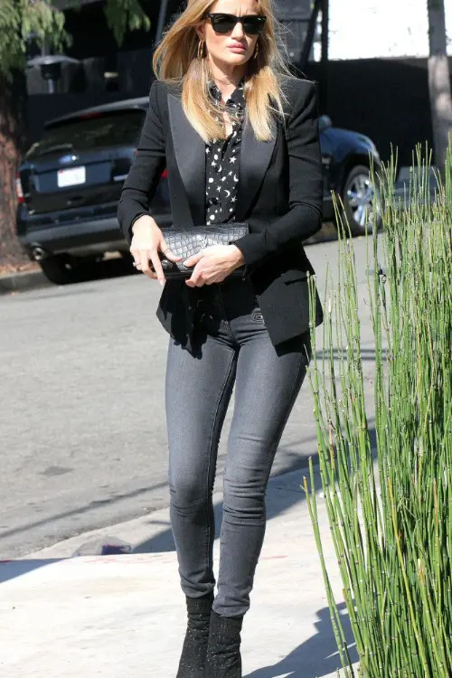 celebrity-inspired-cute-outfits-with-jeans