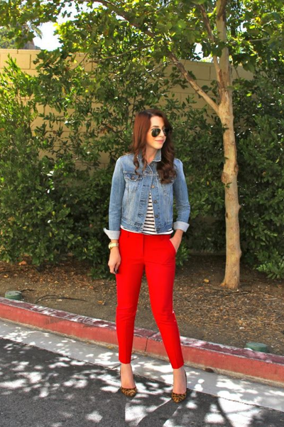 denim-jacket-with-red-trousers