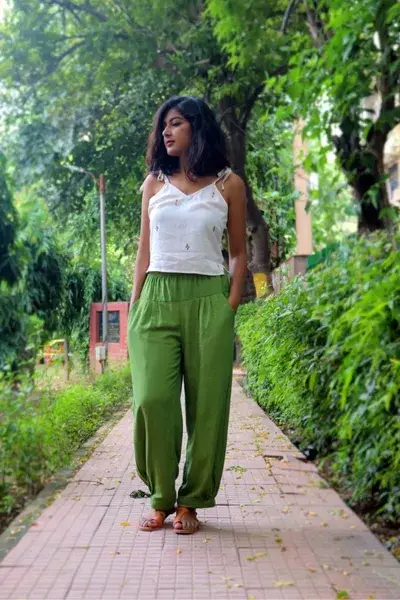 tank-top-with-palazzo-trousers-and-suede-sandals